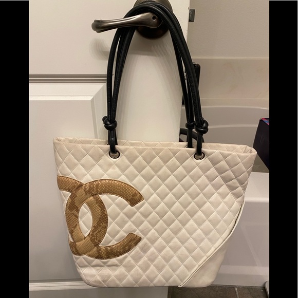 COMING SOON: Gucci, Chanel, Prada♥️ - Picture 4 of 6